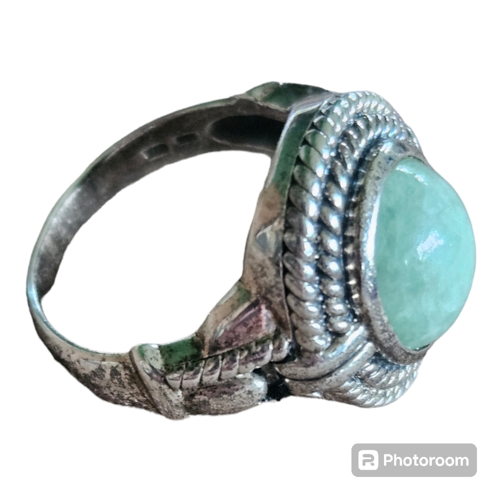 Green Jade and Sterling Silver Ring - Picture 2 of 5